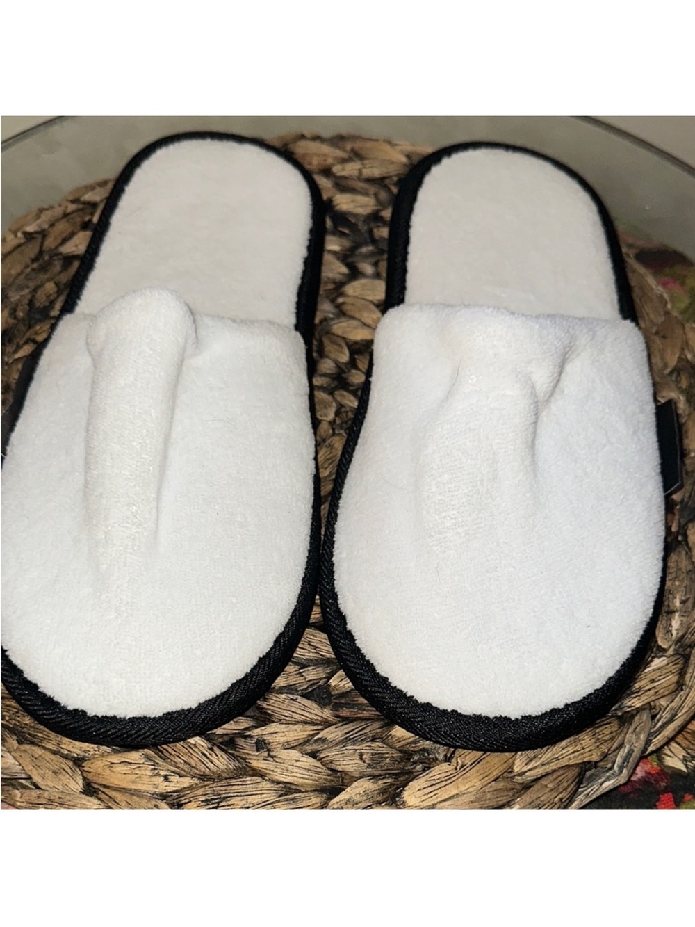 United Airline Velour White & Black Spa Slippers
